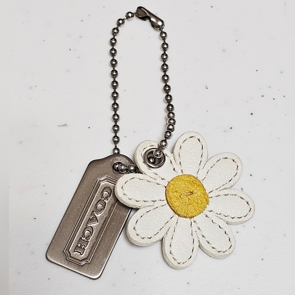 Coach Chalk White Daisy Poppy Flower Floral Bag Purse Key Charm Silver Hangtag - Picture 1 of 6